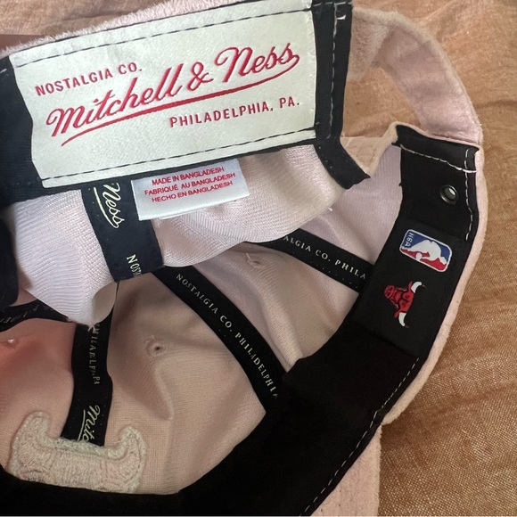 Chicago Bulls Suede Pink Dad Cap - Mitchell & Ness - Picture 2 of 6